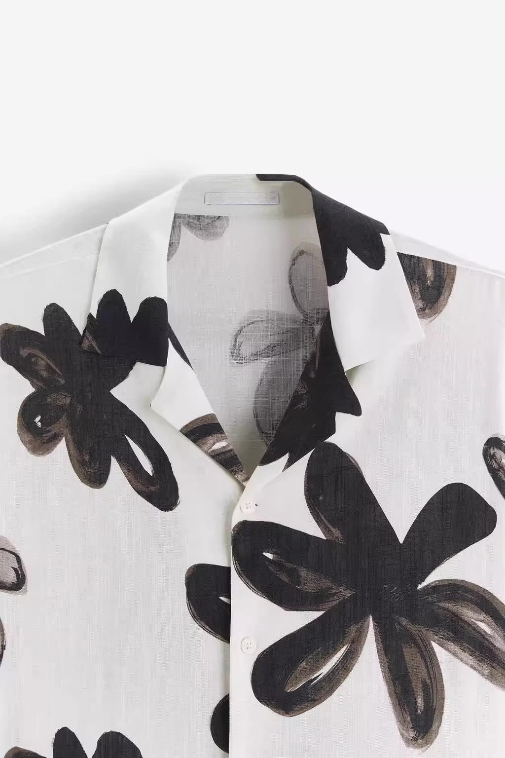 SOMMERHEMD MIT BLUMENMOTIV