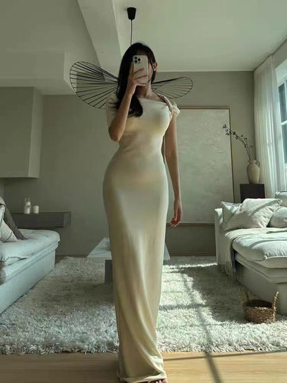 LAMYA ONE-SHOULDER MAXIKLEID