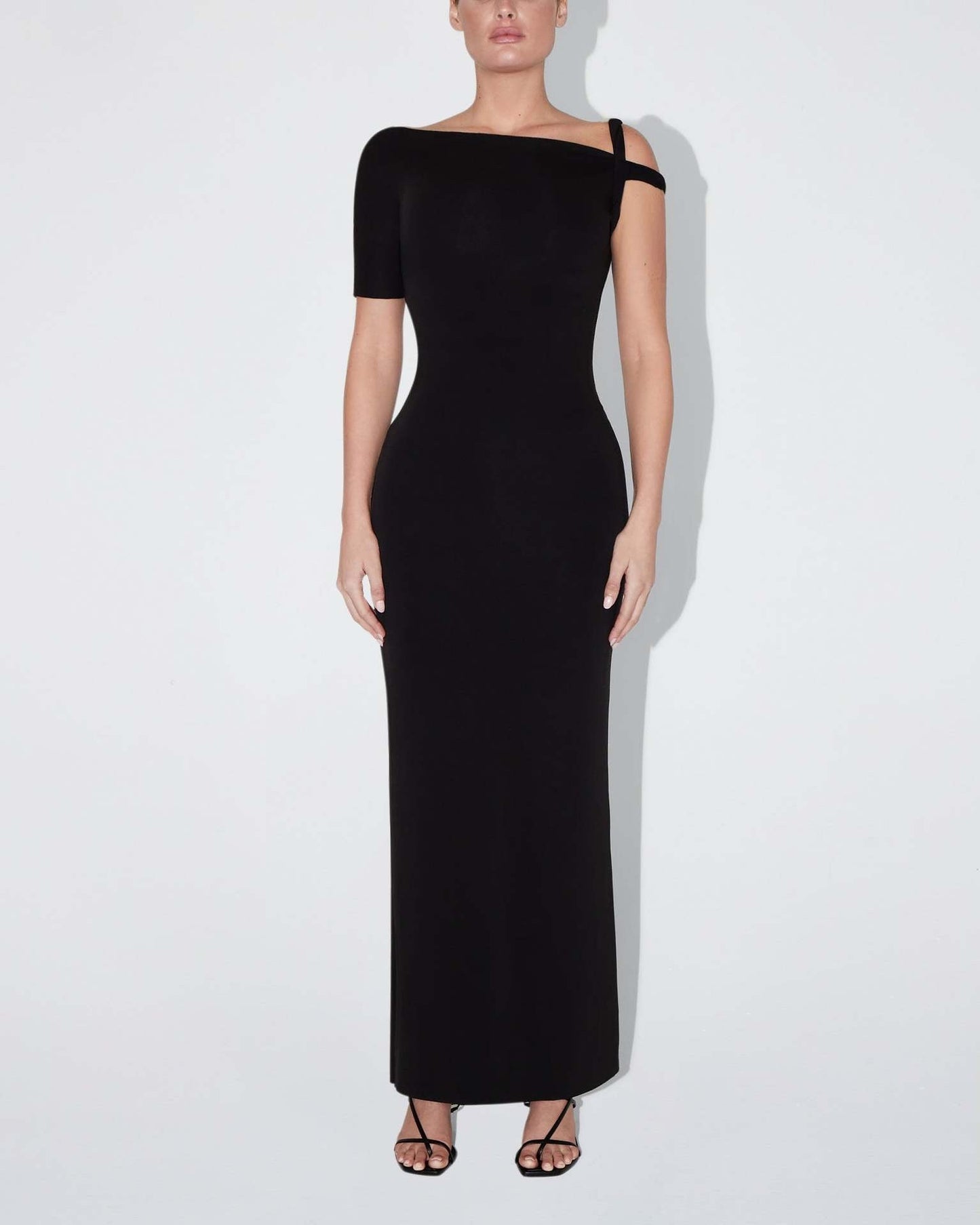 LAMYA ONE-SHOULDER MAXIKLEID