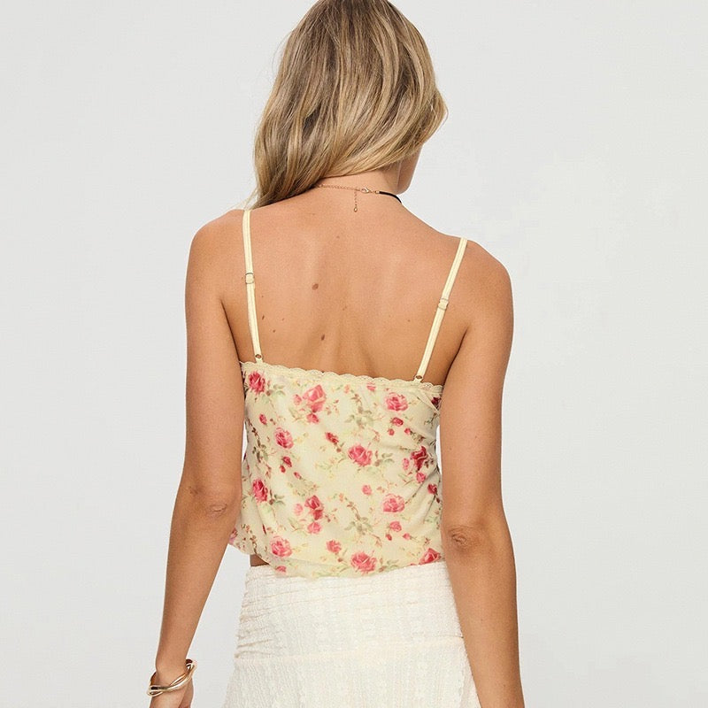SOMMERTOP MIT TRÄGERN UND FLORALPRINT