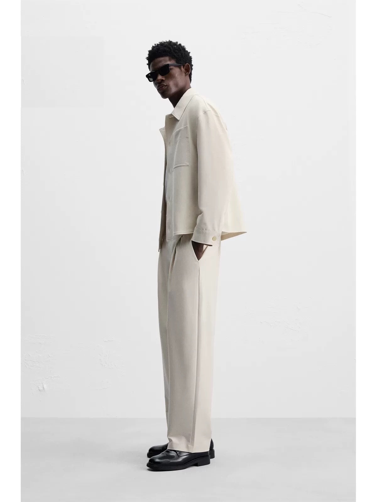 OVERSHIRT MIT UMLEGEKRAGEN