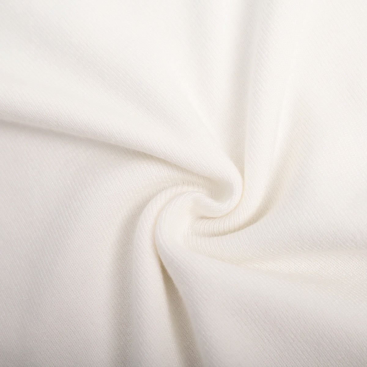 SCHULTERFREIES SOMMERTOP – LUFTIG & CHIC