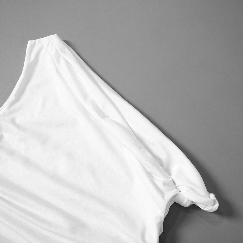 CROP-TOP MIT EINEM SCHULTERTRÄGE