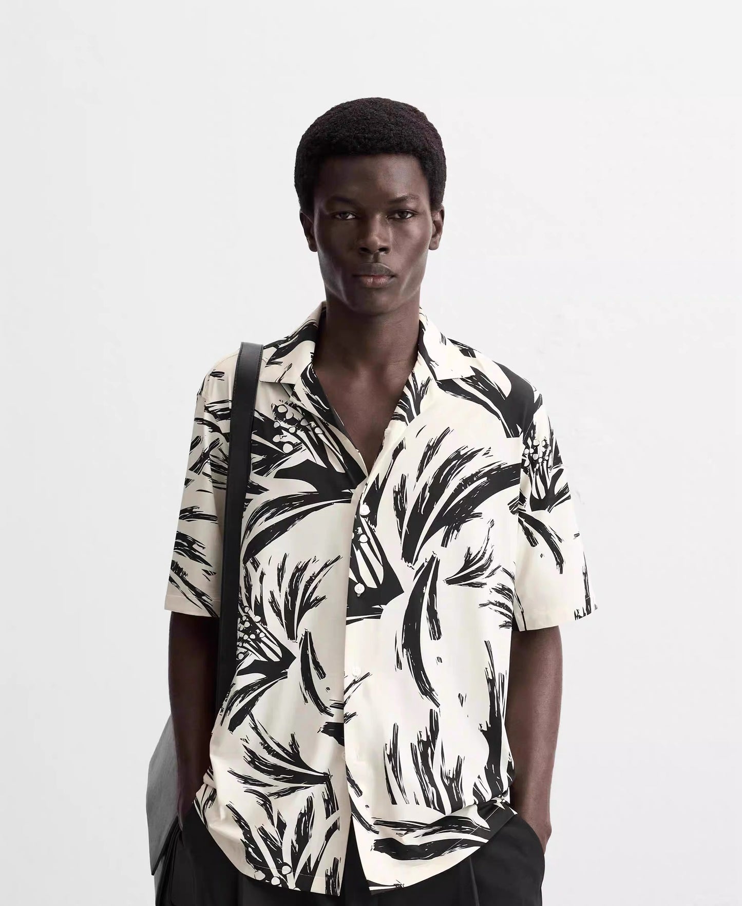 LEICHTES HEMD MIT PALMEN-PRINT