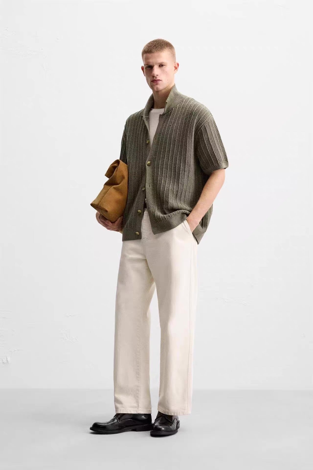 GESTRICKTES SOMMERHEMD