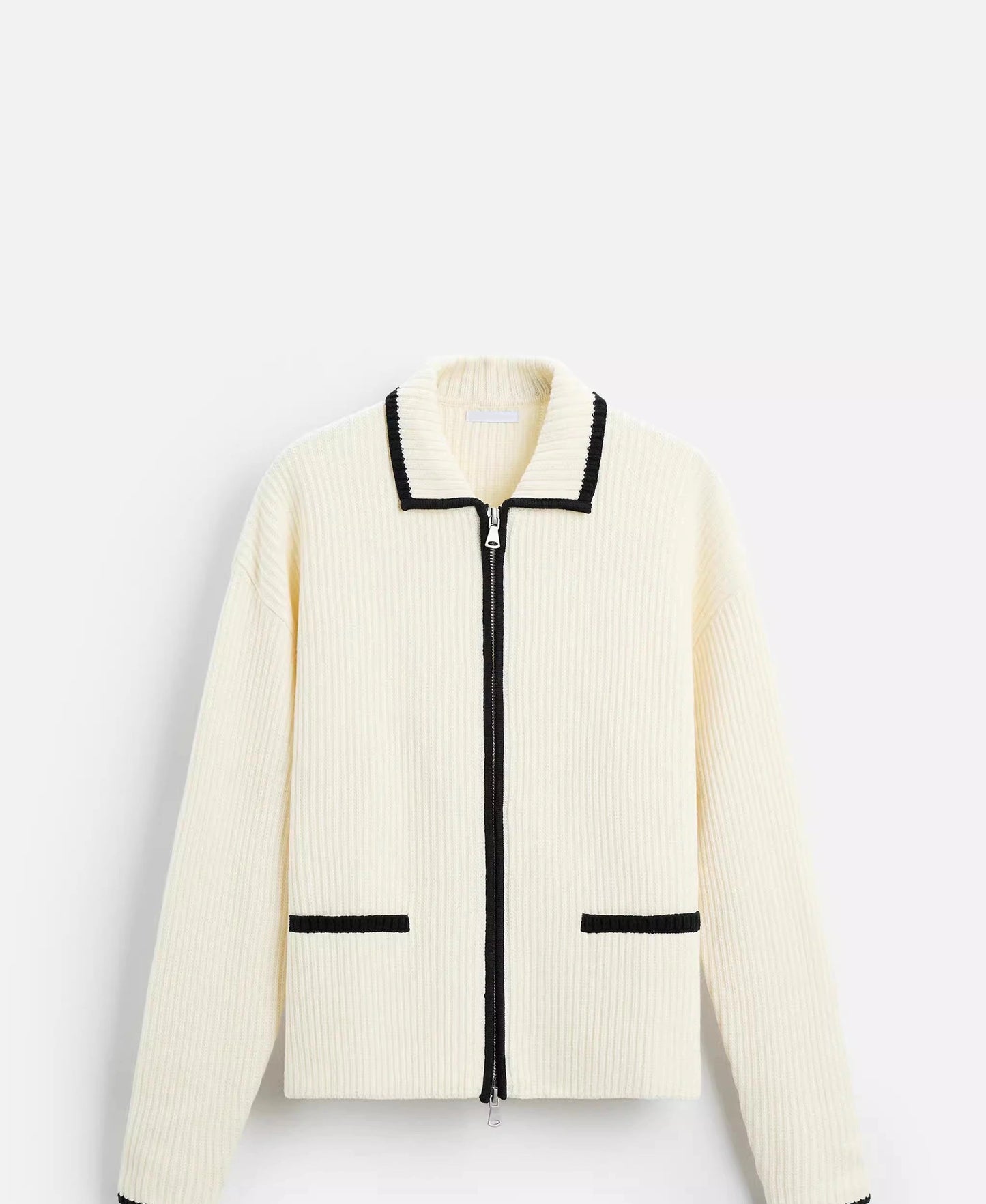 MODERNE STRICKJACKE MIT STILFAKTOR