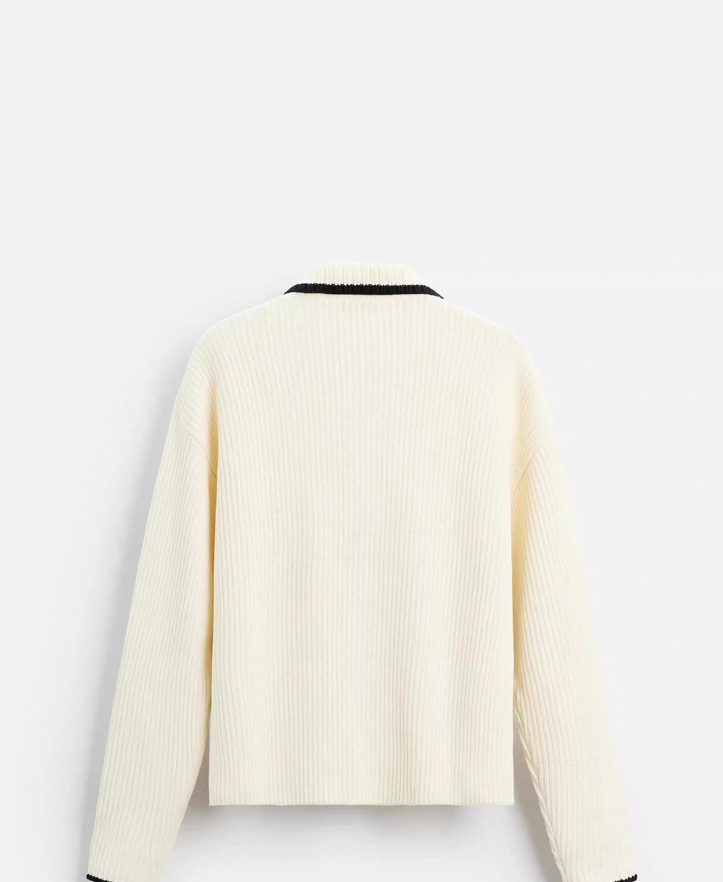 MODERNE STRICKJACKE MIT STILFAKTOR