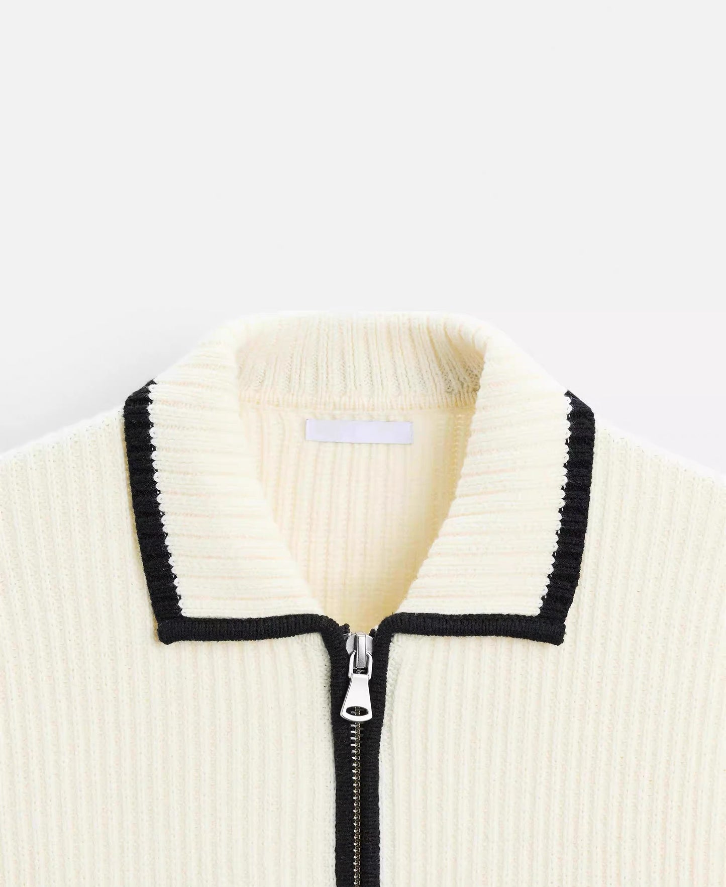 MODERNE STRICKJACKE MIT STILFAKTOR