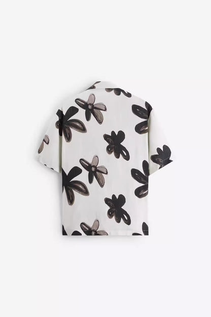SOMMERHEMD MIT BLUMENMOTIV