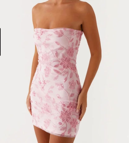 TRENDY MIT PAILLETTEN BESTICKTES SEXY TUBEKLEID