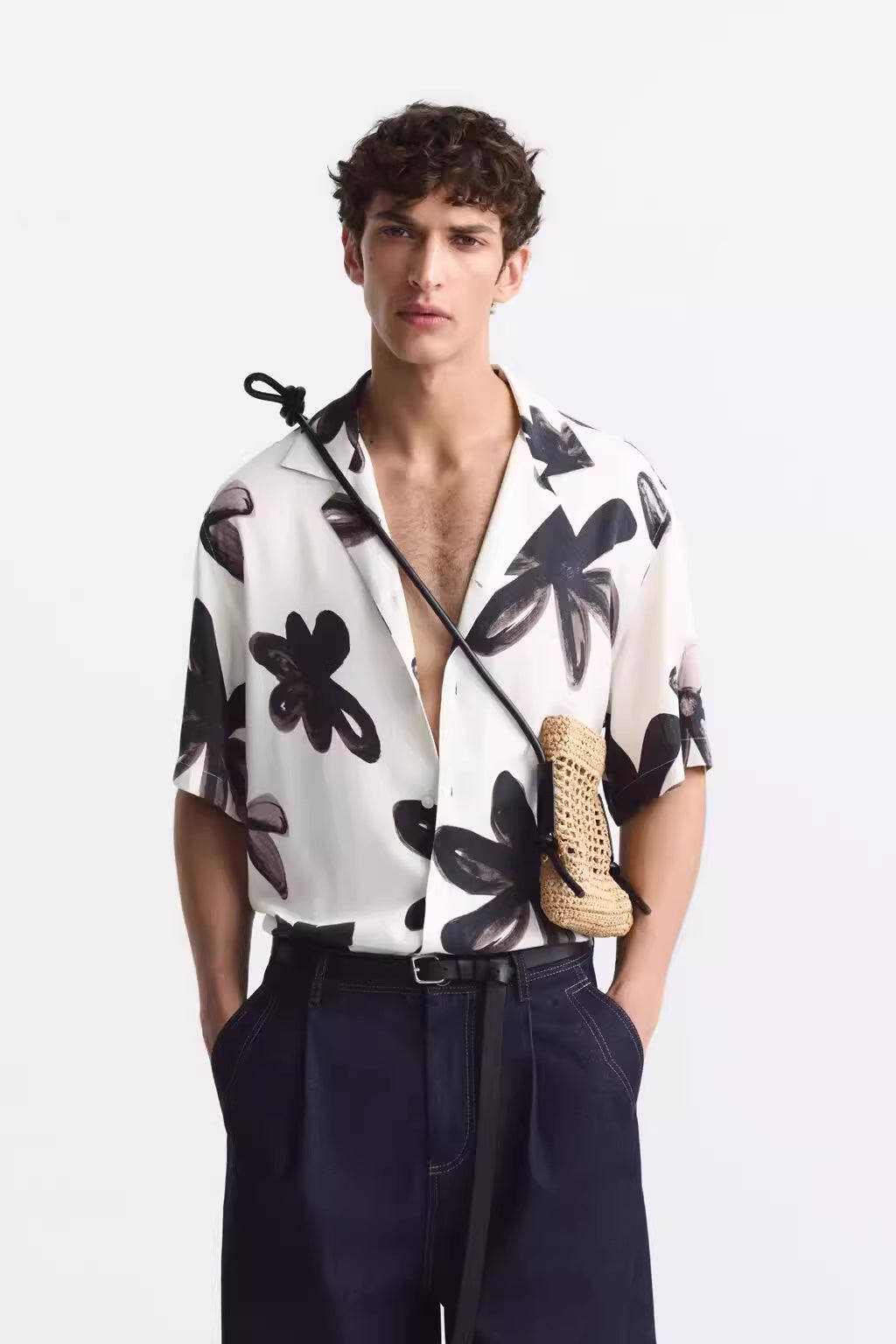 SOMMERHEMD MIT BLUMENMOTIV